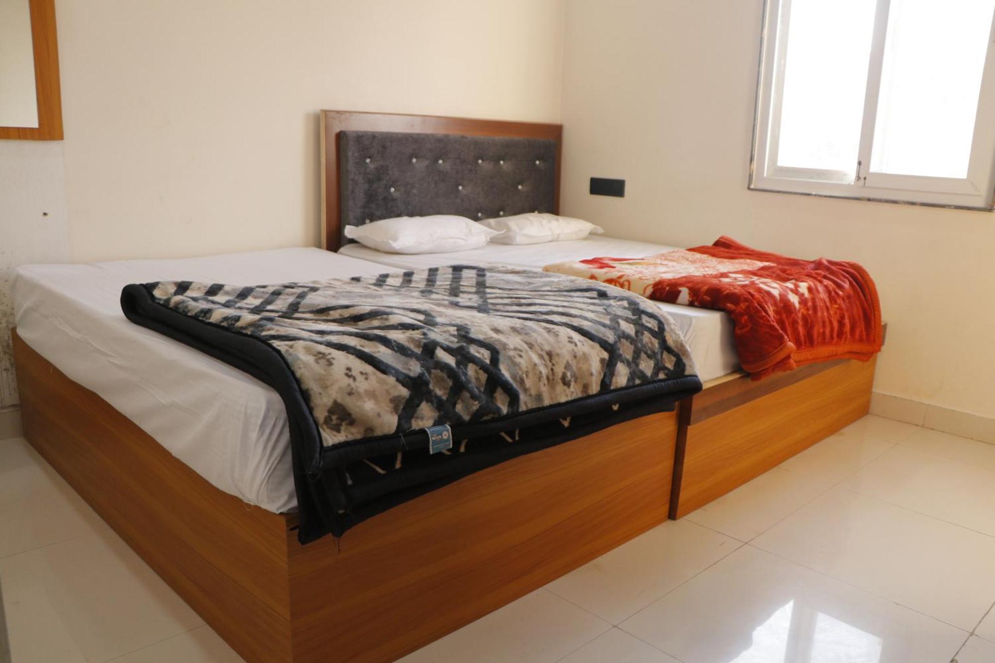 Dolphin Guest House Mathura Exterior photo
