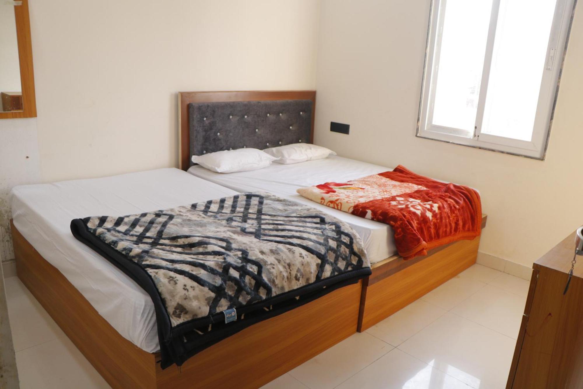 Dolphin Guest House Mathura Exterior photo
