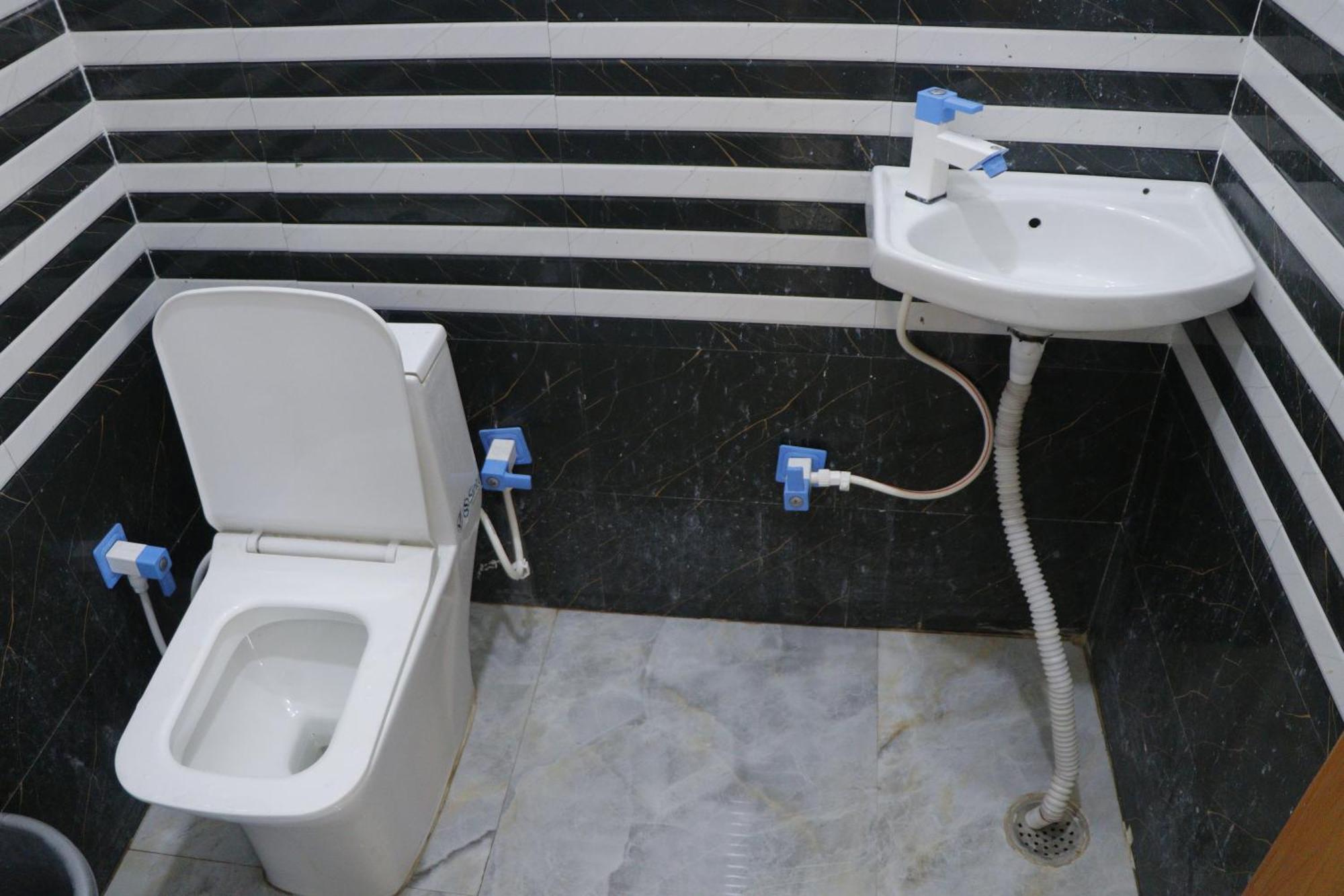 Dolphin Guest House Mathura Exterior photo